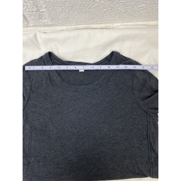 Lululemon Om Tee Charcoal Gray Short Sleeve Split Hem Size 6 - Picture 6 of 7
